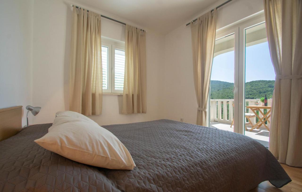 Apartments Valeria Žrnovo エクステリア 写真